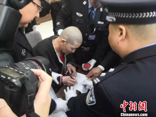 图为“黑三轮”司机王换换。 法院供图