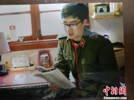 图为余凯资料图。余凯妻子供图