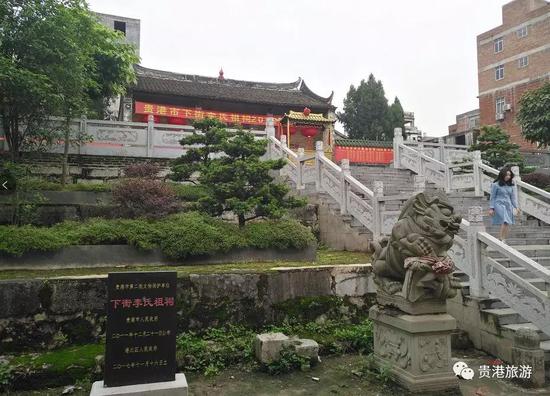 李氏祖祠坐北向南,二进三开间,抬梁式砖木结构,硬山顶,小青瓦,龙船脊。