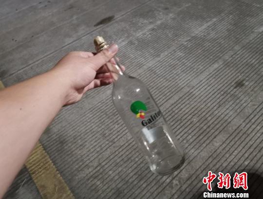 图为:徐某喝掉的白酒 刘益 摄