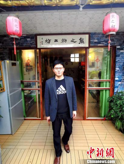 熊立志走出熊之初工坊。 高东风 摄