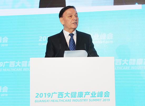 11月8日,2019广西大健康产业峰会在南宁开幕。全国人大常委会副委员长艾力更·依明巴海出席并讲话。