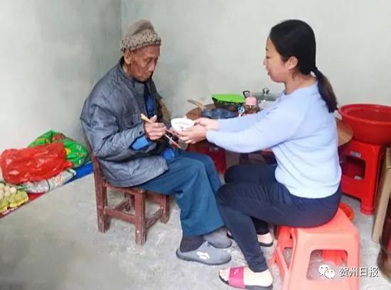 贺州:侄孙媳妇把百岁的叔公当亲爷爷来“善”养