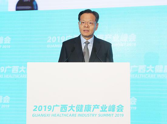 自治区党委副书记、自治区主席陈武作主旨演讲。
