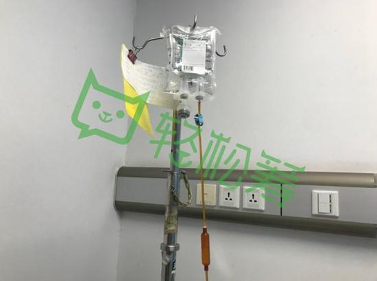 (图为朵朵的输液瓶)