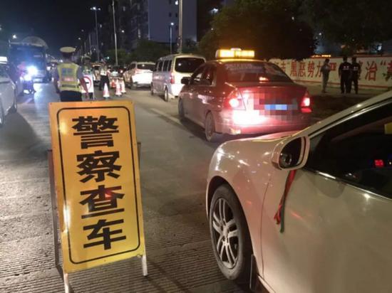 柳州一男子酒驾还谎称等代驾 交警识破小伎俩