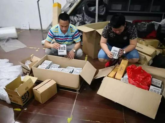 清点赃物2.jpg