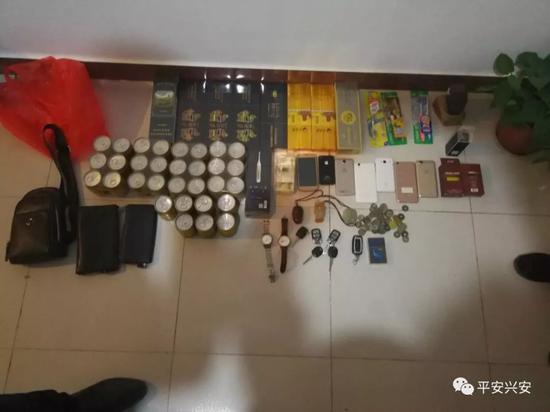 警方从嫌疑人车里和家中搜出的涉案物品