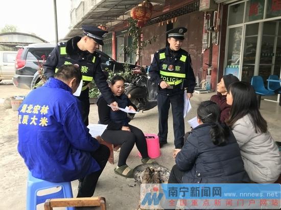 民警走进社区开展防范一氧化碳中毒事件宣传教育