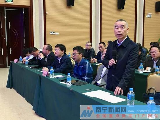 环境突出问题企业代表就相关环境问题整改情况进行汇报。庞丽娜摄