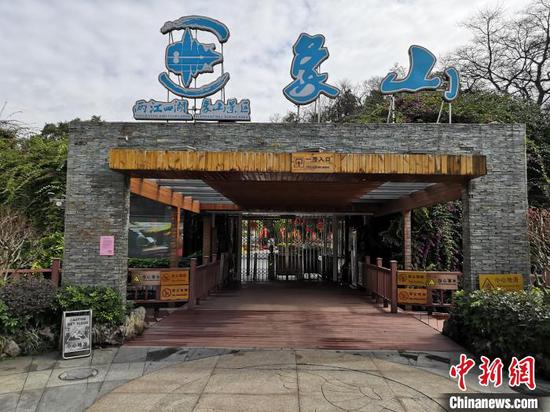 圖為象山景區大門緊閉,從1月26日起停息營業。 楊陳 攝