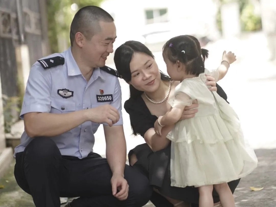 广西边检总站的“她们”获评全国公安机关、国家移民管理机构成绩突出女民警和好警嫂