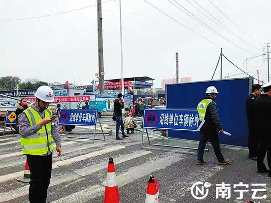 北湖北路从昨日开始封闭施工 记者周志英摄