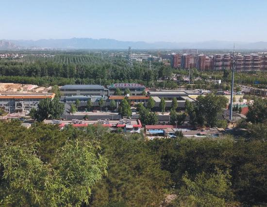 ▲远眺北京市海淀寄读学校。校方供图