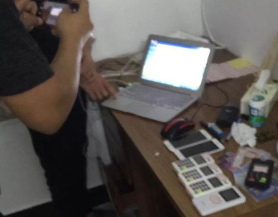 嫌疑人指认作案工具