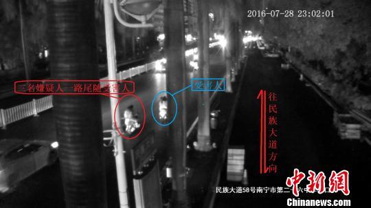 图为视频监控画面。 视频监控画面 摄 图为视频监控画面。 视频监控画面 摄