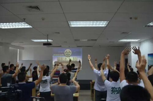 求一个团队的名字,加上口号,要求古风的那种最