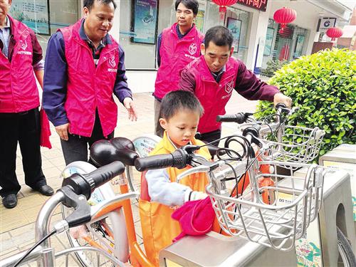 正在上幼儿园学前班的黄泳团度过了一个有意义的6岁生日