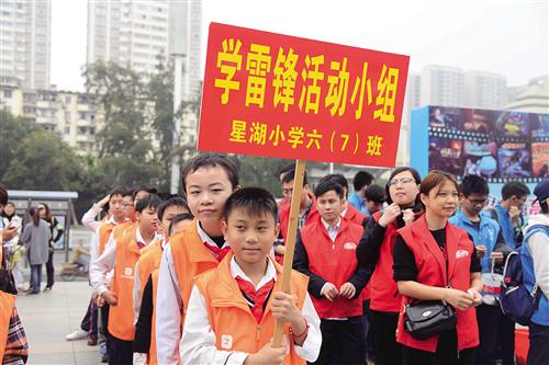多个志愿者团队、学雷锋团队参加当天的活动