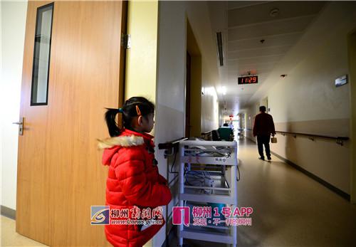其他病房送饭的人都走了,妈妈怎么还没有打饭回来