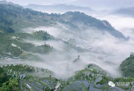 通车之后,一边开车行驶在群山怀抱的高速上,一边呼吸着大山里的新鲜空气,是何等的悠闲惬意。