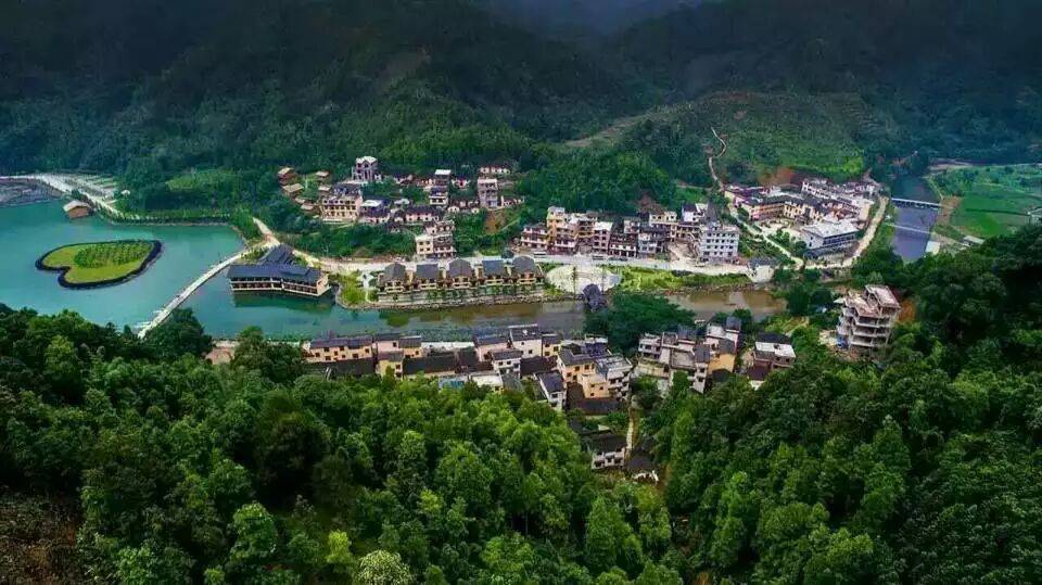 广西蒙山长坪"水韵瑶寨"清凉舒爽风景美