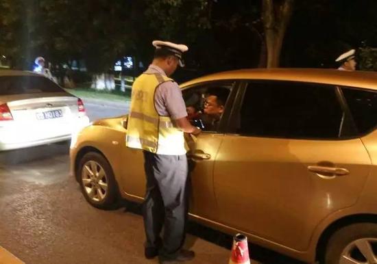 柳州违停一律开单 还有1200个抓酒驾任务?交