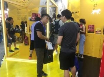 工作人员现场讲解