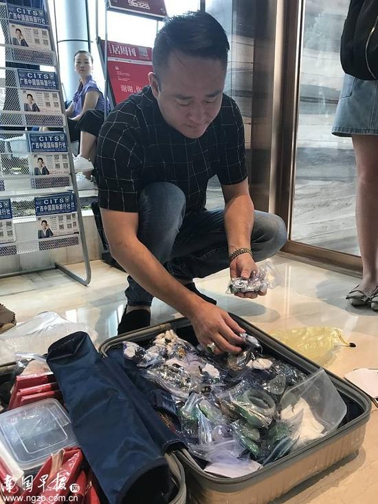 ▲检查行李箱