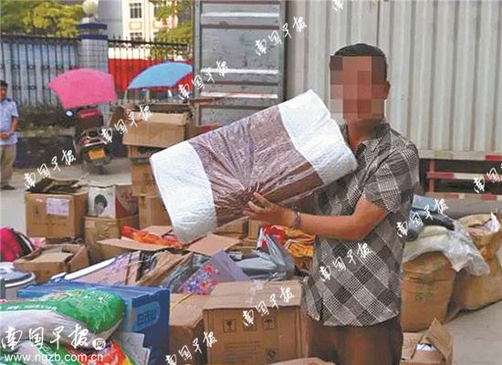 ▲这种号称能治高血压的枕头,其实并不能治病。 凤山警方供图