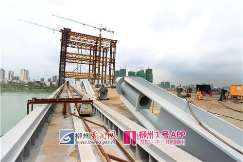 9月11日,白沙大桥的主桥桥面初具规模
