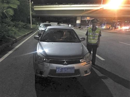 南宁交警部门严管网约车巡游车 交通出行更有