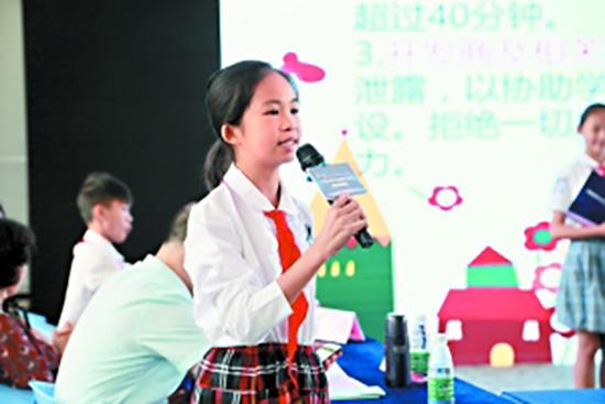 “儿童调研员”发表观点。广州日报 图2成学龄前儿童每天上网超半小时