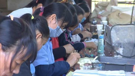 2000年人均工资_2018南宁市人均工资