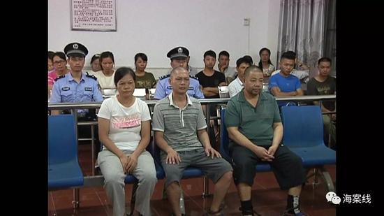 柳州：低价买卖“问题猪肉” 涉案三人出庭受审