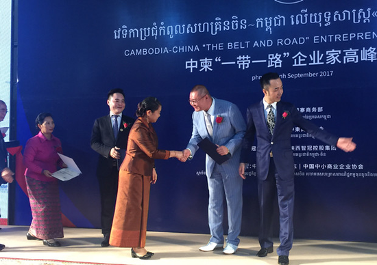 cncbk董事长_董事长办公室图片