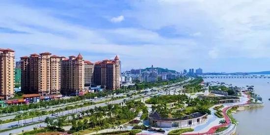 防城港面积人口_防城港怪石滩