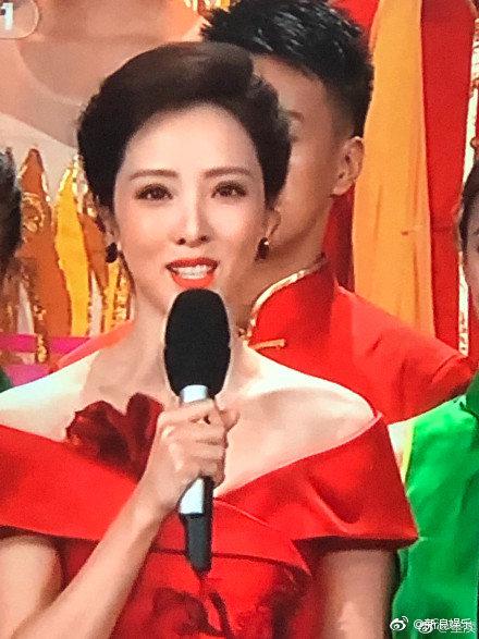 李思思妆容 春晚直播截图 图片来源:网络截图