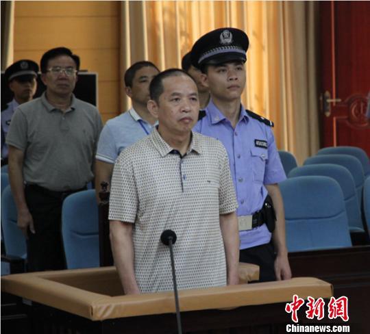 图为刘加义接受宣判 张燕燕 摄