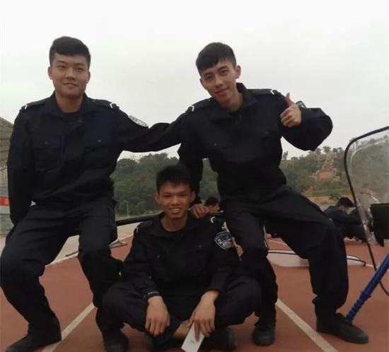 95后民警火灾现场一个公主抱 感动了整个梧