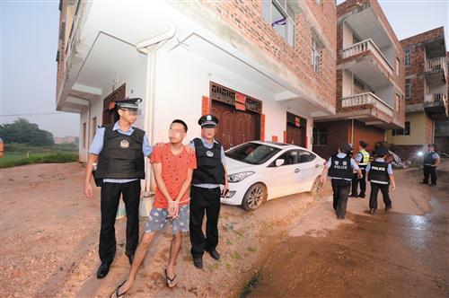 涉毒嫌疑人在家中落网