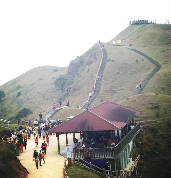 春节期间,天龙顶山地公园颇受游客青睐。