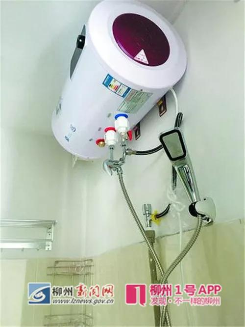 安装在卫生间的热水器.jpg 安装在卫生间的热水器