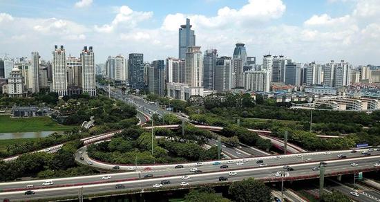 ↑这是南宁市埌东片区的城市风光(5月23日无人机拍摄)。