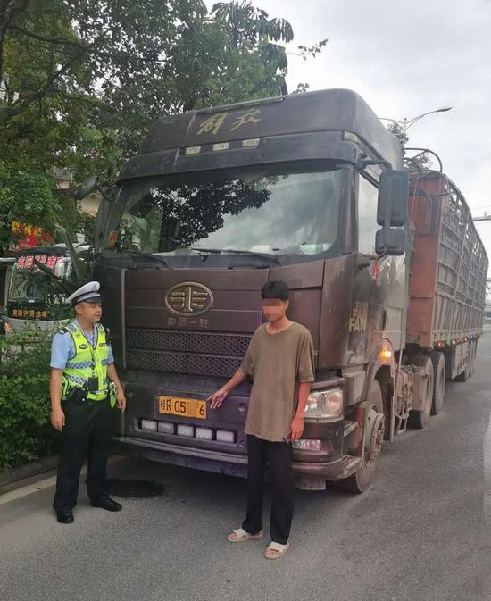 跨越速运带车司机怎么干的 ad4d-iuvaazp4707328.jpg