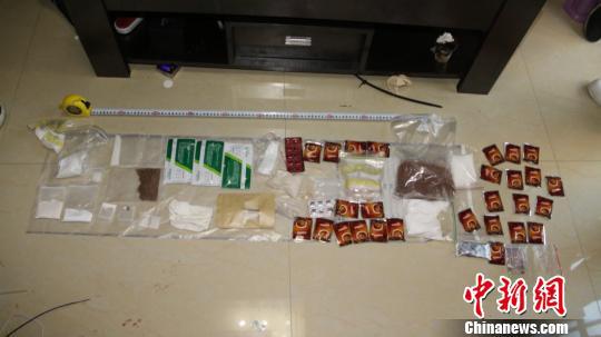图为缴获的毒品。 钟欣 摄