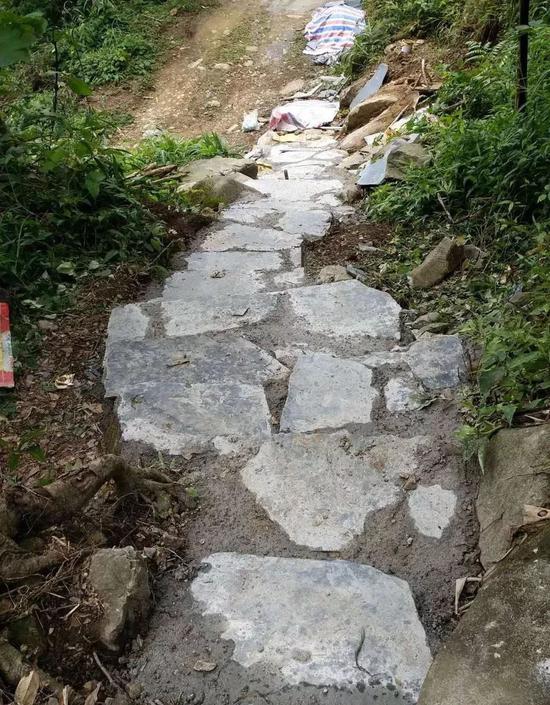 △景区内人行步道铺上石板