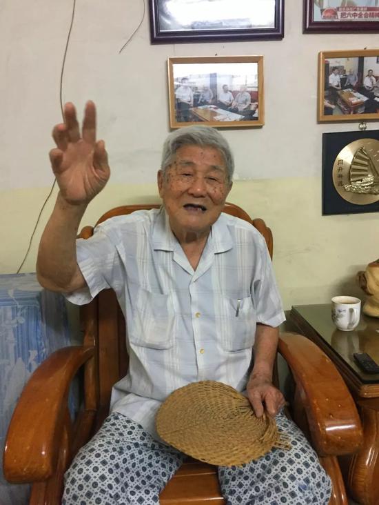 李老说,40年前广州人的居住条件非常艰苦。