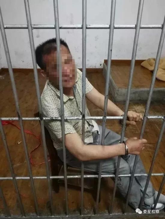 持枪歹徒被抓捕(图片来源:娄星检察)