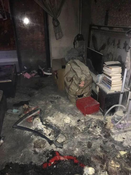 被烧房屋